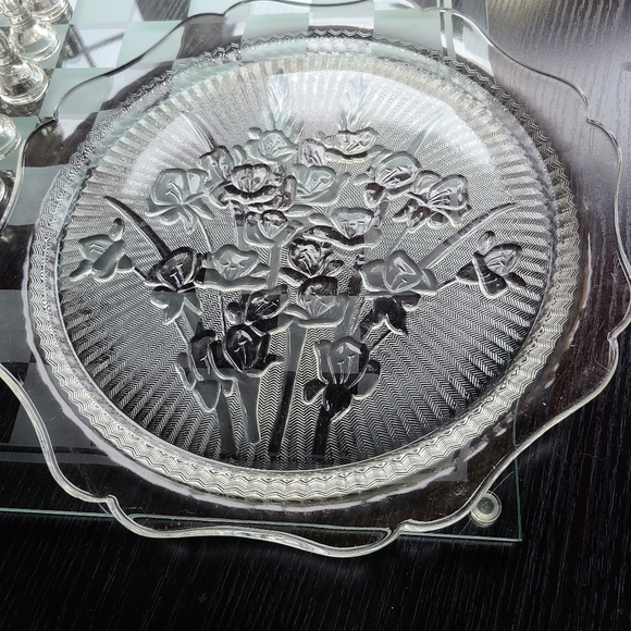 Vintage Crystal Clear Iris & Herringbone Sandwich plate - Picture 6 of 8